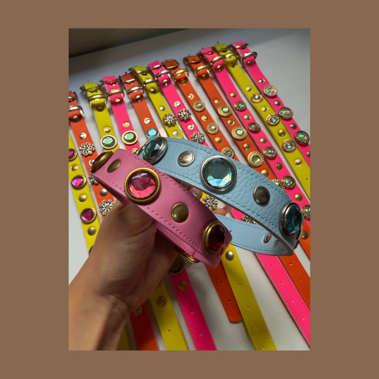 Collares ajustables cafés