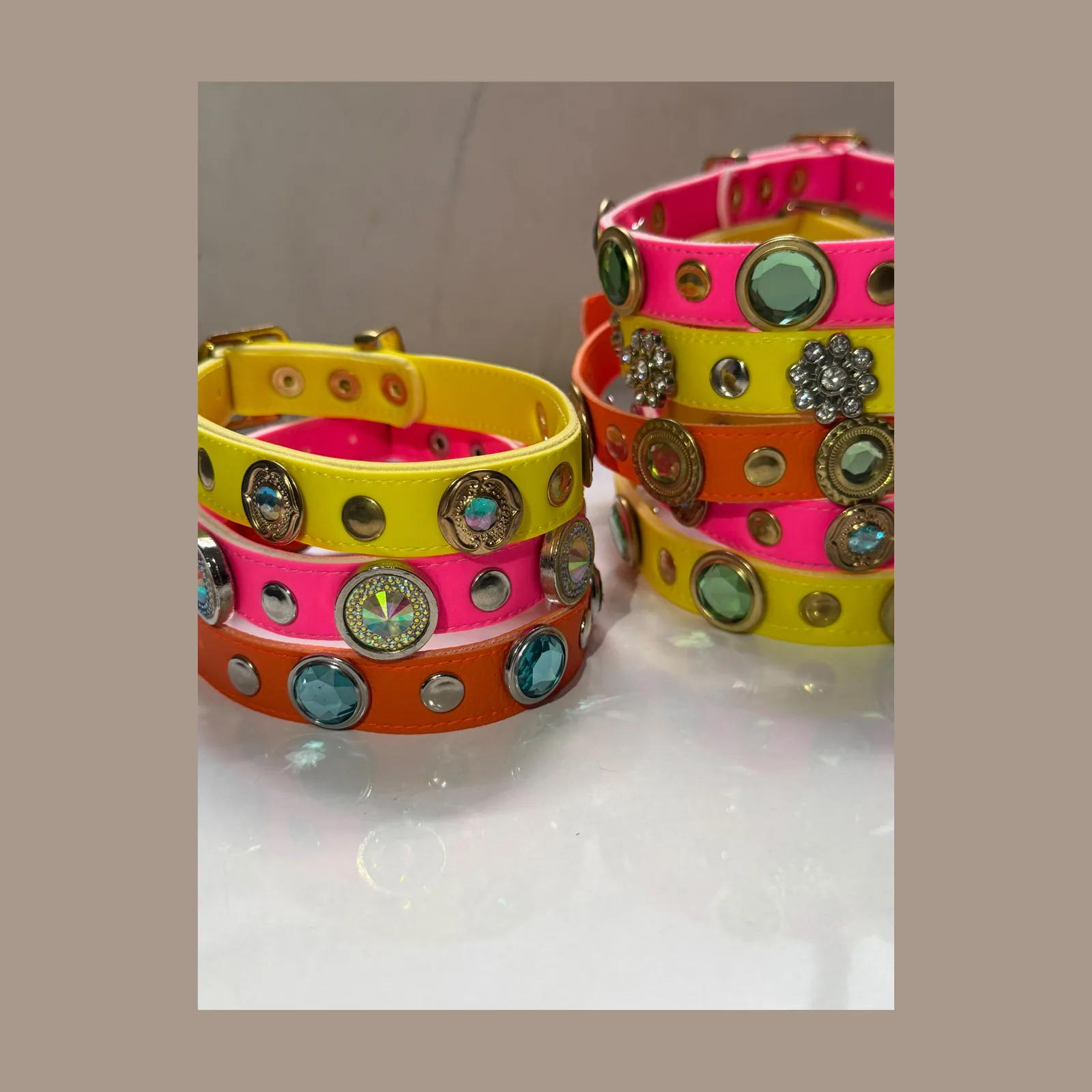 Collares ajustables amarillos